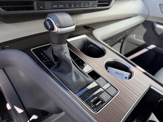 Toyota Sienna Vehicle Full-screen Gallery Image 27