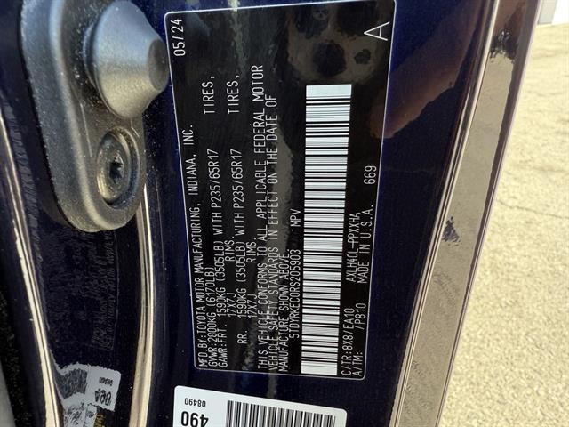 Toyota Sienna Vehicle Full-screen Gallery Image 32