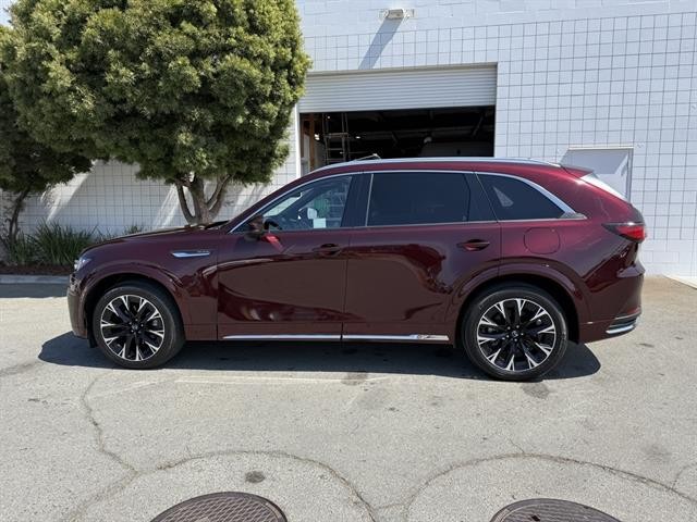 Mazda CX-90 Vehicle Full-screen Gallery Image 02