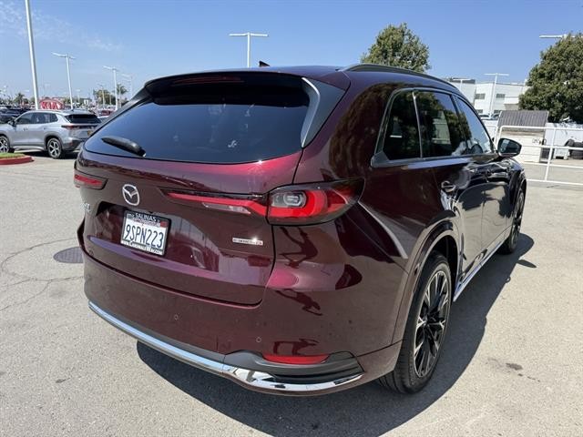 Mazda CX-90 Vehicle Full-screen Gallery Image 05