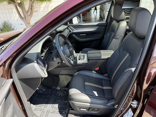 Mazda CX-90 Vehicle Full-screen Gallery Image 16