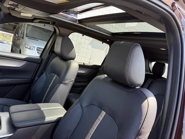 Mazda CX-90 Vehicle Full-screen Gallery Image 18