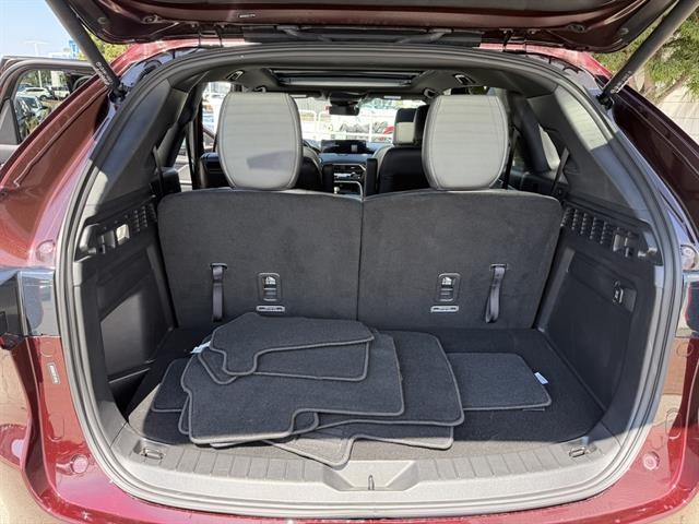 Mazda CX-90 Vehicle Full-screen Gallery Image 32