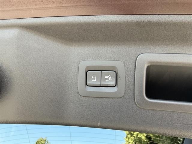 Mazda CX-90 Vehicle Full-screen Gallery Image 33