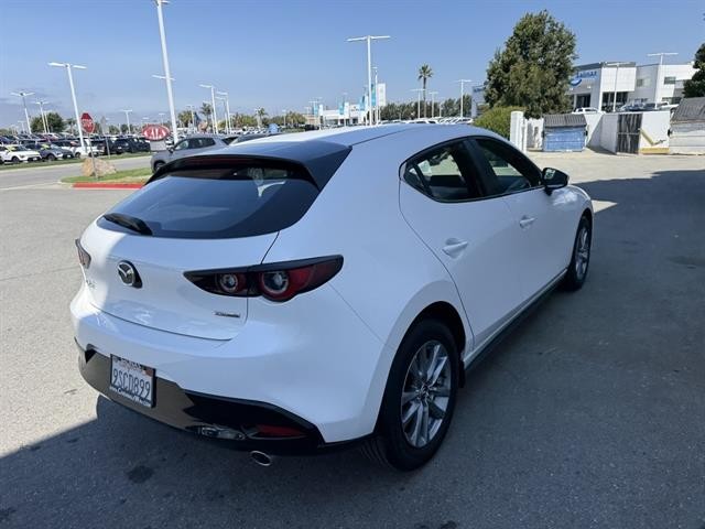 Mazda Mazda3 Hatchback Vehicle Full-screen Gallery Image 06