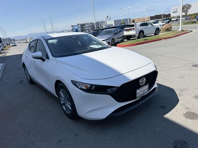 Mazda Mazda3 Hatchback Vehicle Full-screen Gallery Image 08