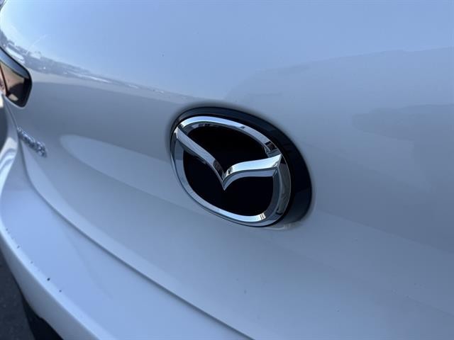 Mazda Mazda3 Hatchback Vehicle Full-screen Gallery Image 11
