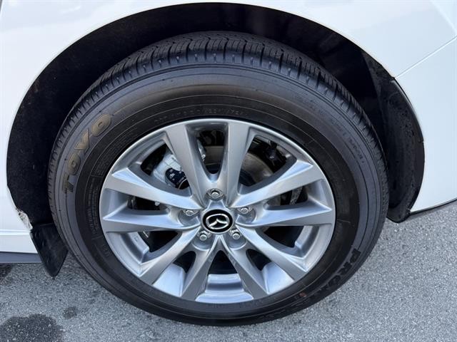 Mazda Mazda3 Hatchback Vehicle Full-screen Gallery Image 13