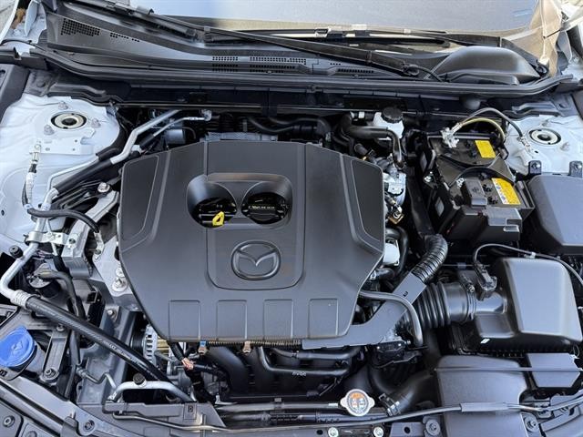 Mazda Mazda3 Hatchback Vehicle Full-screen Gallery Image 14