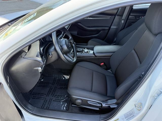 Mazda Mazda3 Hatchback Vehicle Full-screen Gallery Image 16