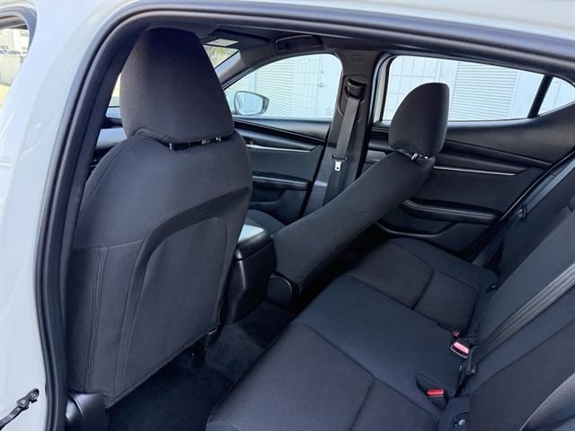 Mazda Mazda3 Hatchback Vehicle Full-screen Gallery Image 17