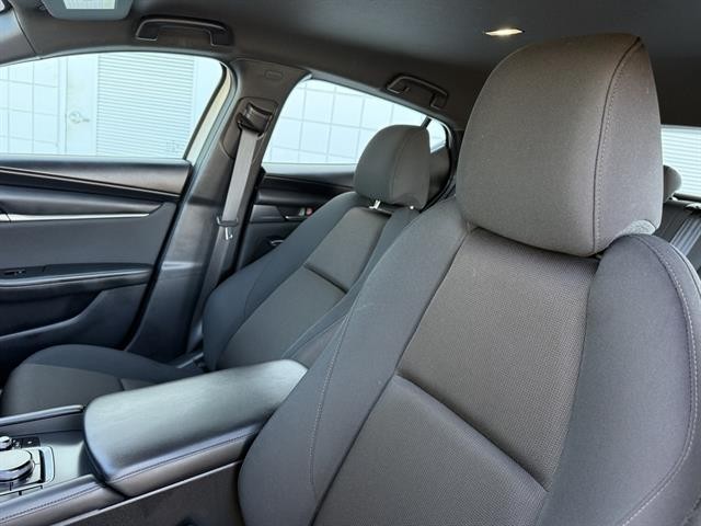 Mazda Mazda3 Hatchback Vehicle Full-screen Gallery Image 18