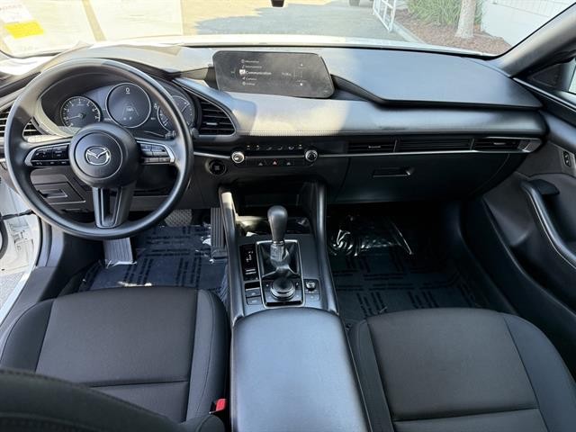 Mazda Mazda3 Hatchback Vehicle Full-screen Gallery Image 20