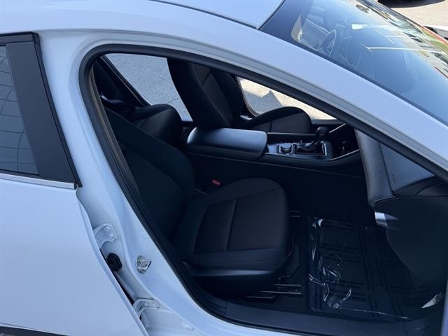 Mazda Mazda3 Hatchback Vehicle Full-screen Gallery Image 21