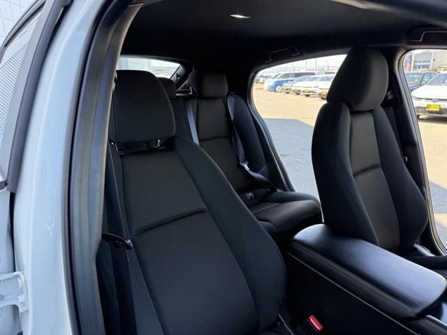 Mazda Mazda3 Hatchback Vehicle Full-screen Gallery Image 22