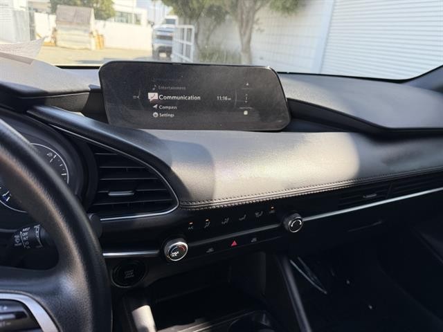 Mazda Mazda3 Hatchback Vehicle Full-screen Gallery Image 24