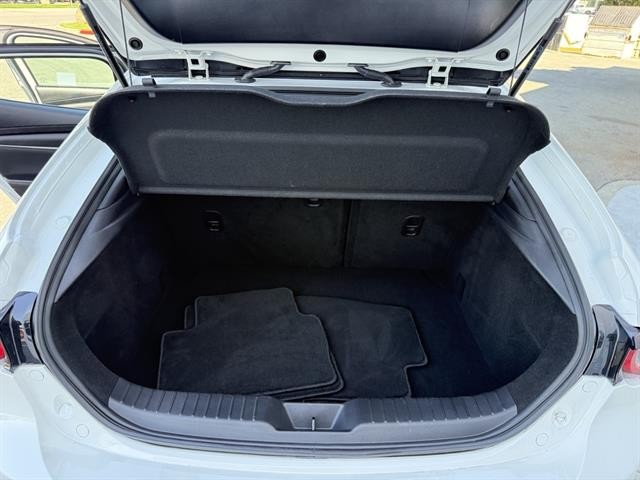 Mazda Mazda3 Hatchback Vehicle Full-screen Gallery Image 28