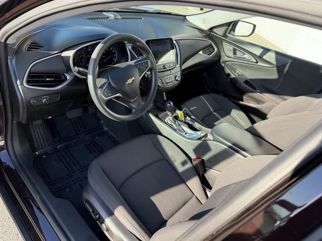 Chevrolet Malibu Vehicle Full-screen Gallery Image 02