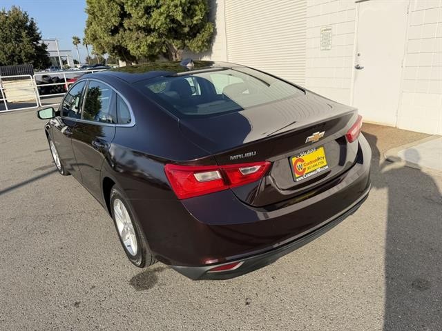 Chevrolet Malibu Vehicle Full-screen Gallery Image 04