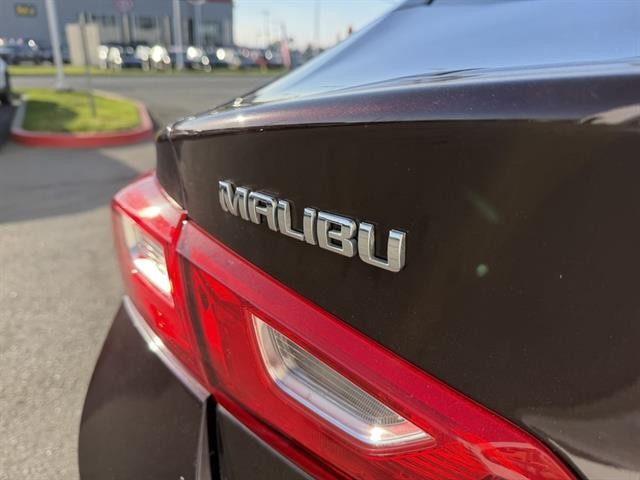 Chevrolet Malibu Vehicle Full-screen Gallery Image 10