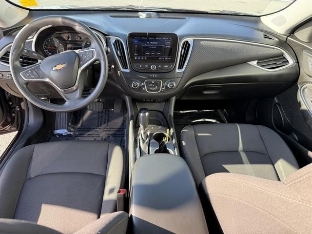 Chevrolet Malibu Vehicle Full-screen Gallery Image 15