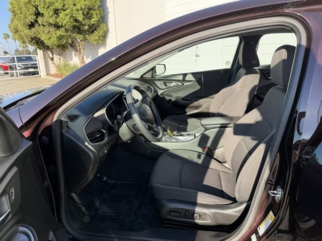 Chevrolet Malibu Vehicle Full-screen Gallery Image 16