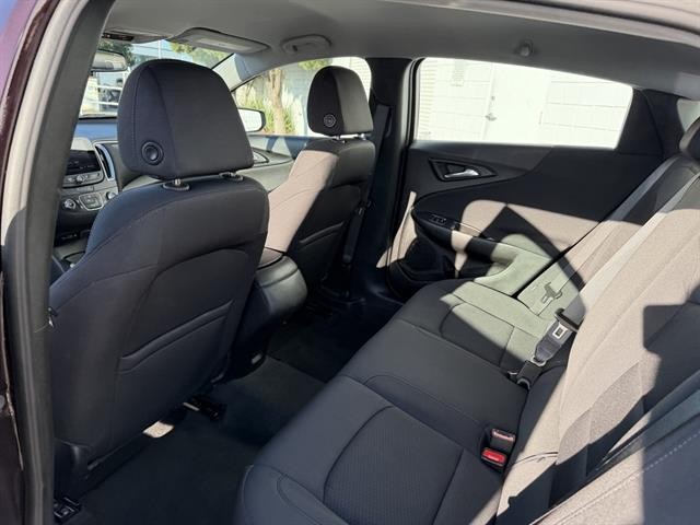 Chevrolet Malibu Vehicle Full-screen Gallery Image 17