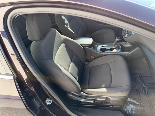 Chevrolet Malibu Vehicle Full-screen Gallery Image 20