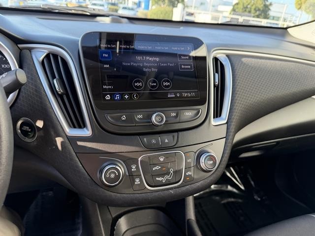 Chevrolet Malibu Vehicle Full-screen Gallery Image 23