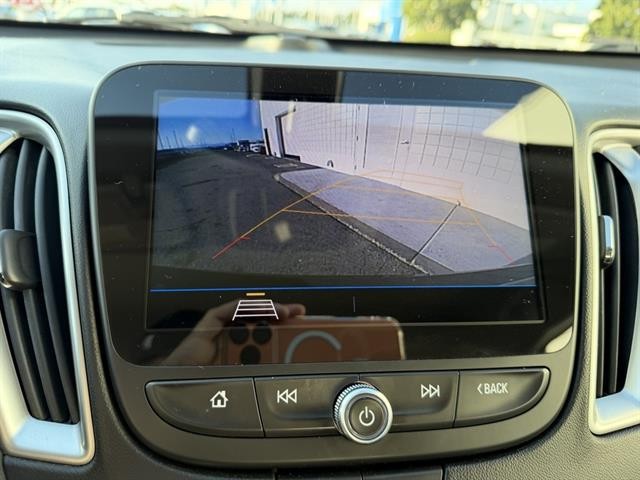 Chevrolet Malibu Vehicle Full-screen Gallery Image 24