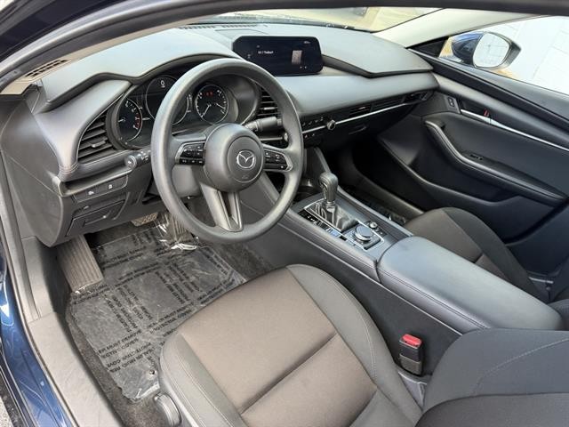 Mazda Mazda3 Sedan Vehicle Full-screen Gallery Image 02