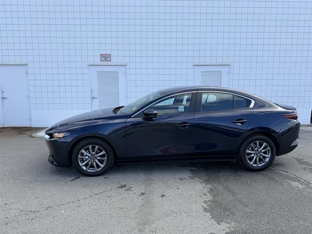 Mazda Mazda3 Sedan Vehicle Full-screen Gallery Image 03