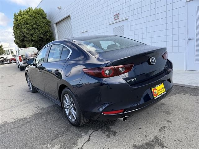 Mazda Mazda3 Sedan Vehicle Full-screen Gallery Image 04