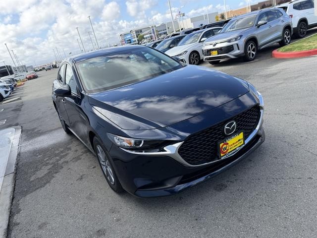 Mazda Mazda3 Sedan Vehicle Full-screen Gallery Image 08