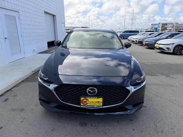 Mazda Mazda3 Sedan Vehicle Full-screen Gallery Image 09