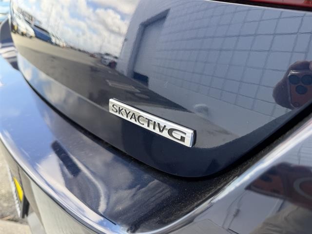 Mazda Mazda3 Sedan Vehicle Full-screen Gallery Image 10