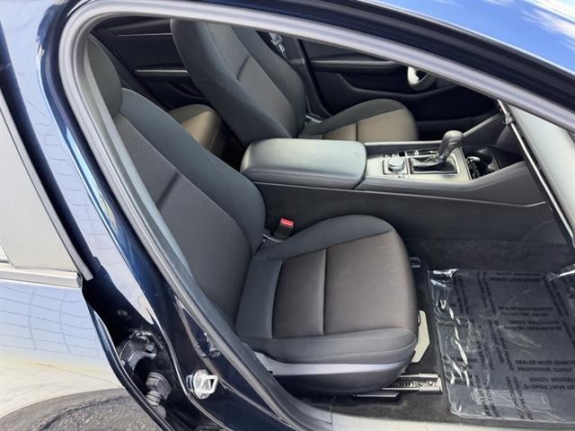 Mazda Mazda3 Sedan Vehicle Full-screen Gallery Image 21