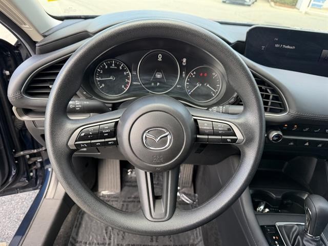 Mazda Mazda3 Sedan Vehicle Full-screen Gallery Image 23