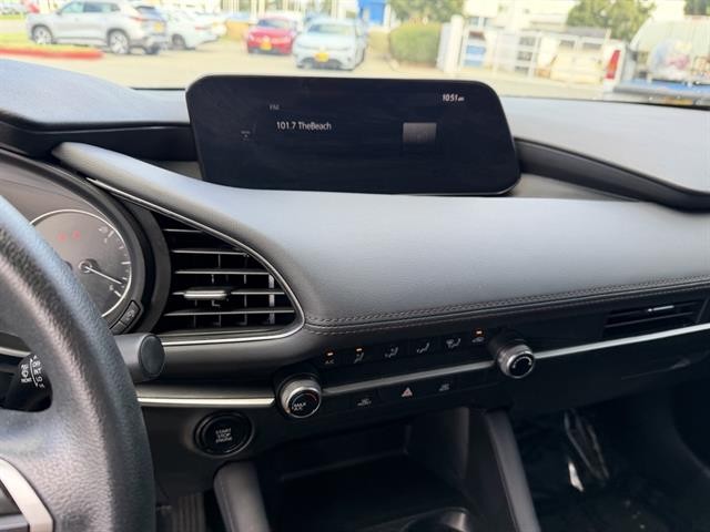 Mazda Mazda3 Sedan Vehicle Full-screen Gallery Image 24