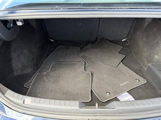 Mazda Mazda3 Sedan Vehicle Full-screen Gallery Image 29