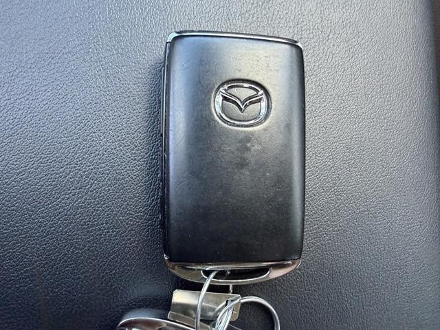 Mazda Mazda3 Sedan Vehicle Full-screen Gallery Image 30