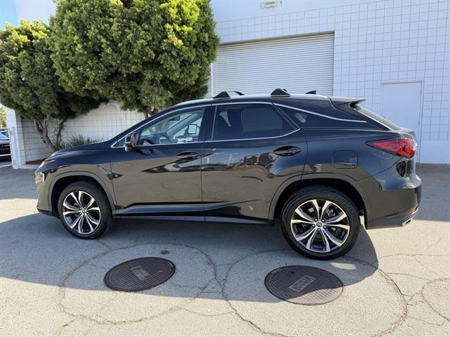 Lexus RX Vehicle Full-screen Gallery Image 03