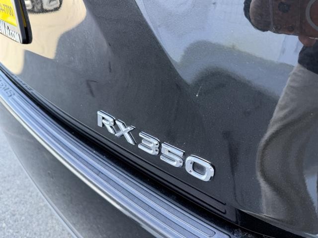 Lexus RX Vehicle Full-screen Gallery Image 11