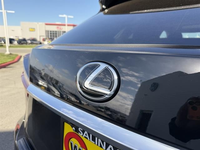 Lexus RX Vehicle Full-screen Gallery Image 12