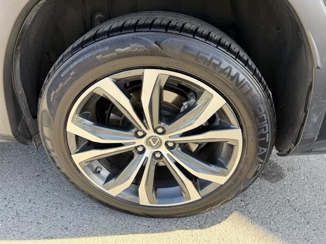 Lexus RX Vehicle Full-screen Gallery Image 13