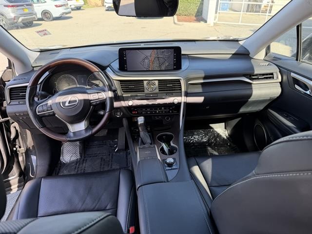 Lexus RX Vehicle Full-screen Gallery Image 15