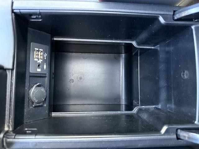 Lexus RX Vehicle Full-screen Gallery Image 22