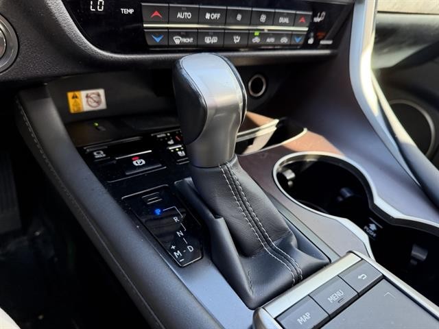 Lexus RX Vehicle Full-screen Gallery Image 25