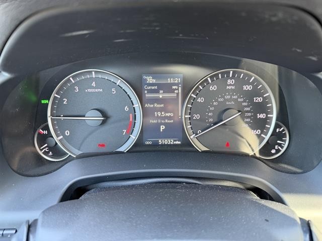 Lexus RX Vehicle Full-screen Gallery Image 26