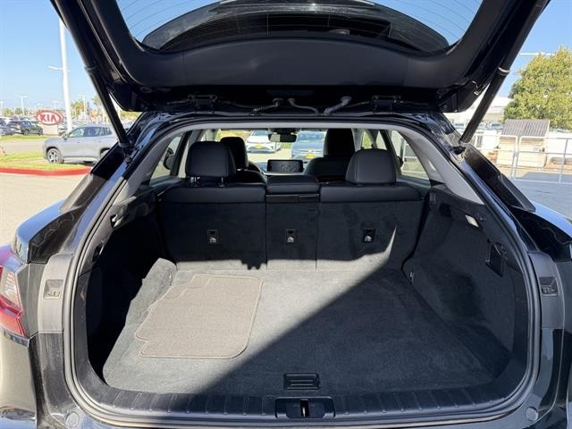 Lexus RX Vehicle Full-screen Gallery Image 27